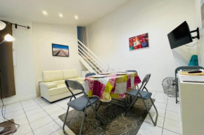 Charming T2 in downtown with terrace, Tours